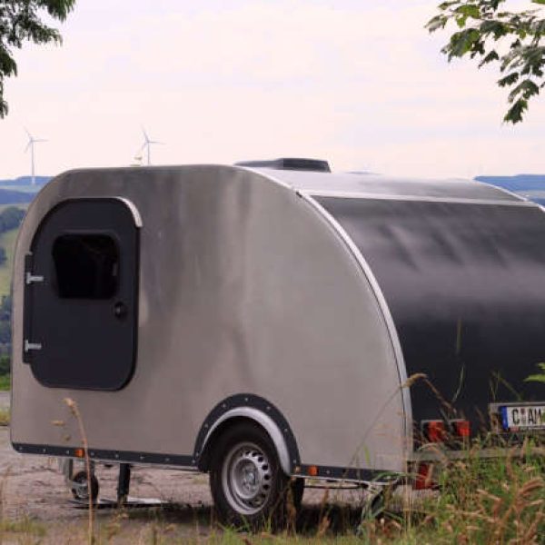 Teardrop Wohnwagen TM1, von hinten_links, Stellplatz