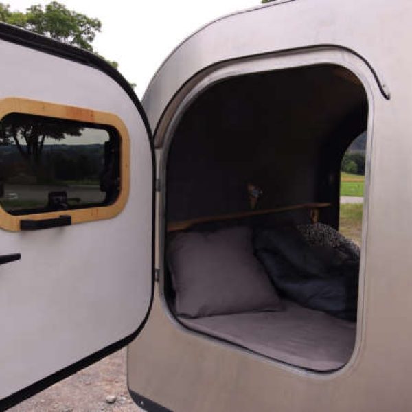 Teardrop Wohnwagen TM1,linke Tür offen