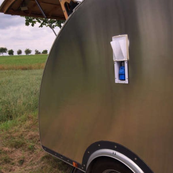 Teardrop Wohnwagen TM1, von rechts, Landanschluß CEE 230V